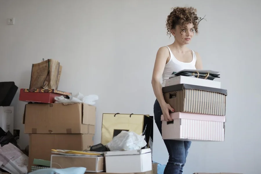 womancarryingmoving boxes